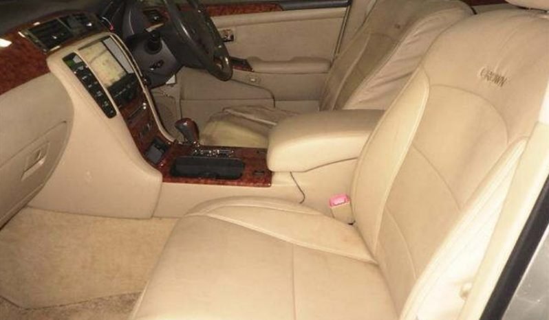 
								Toyota Crown full									