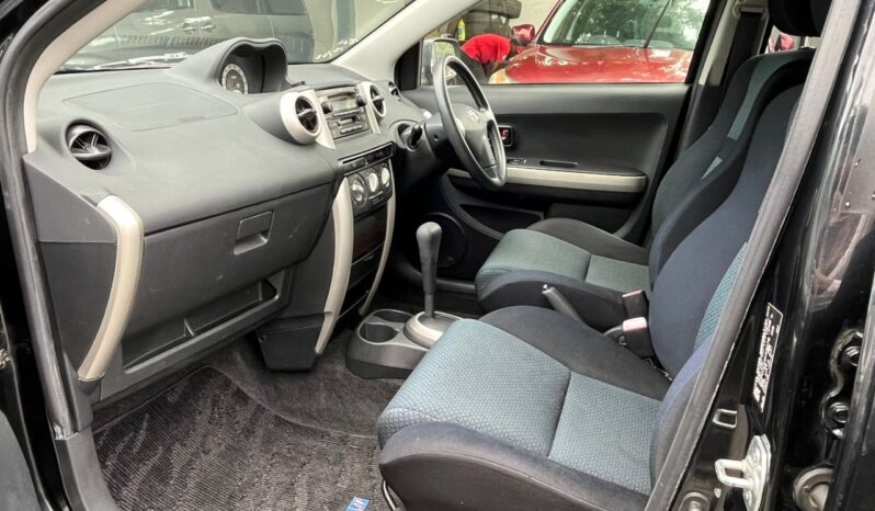 
								Toyota IST full									