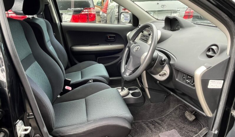 
								Toyota IST full									