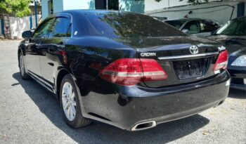 
									Toyota Crown full								