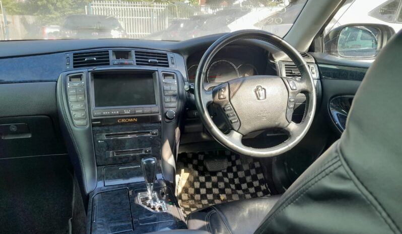 
								TOYOTA CROWN full									