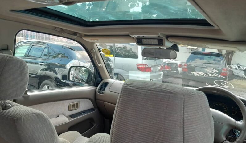 
								TOYOTA HILUX SURF full									