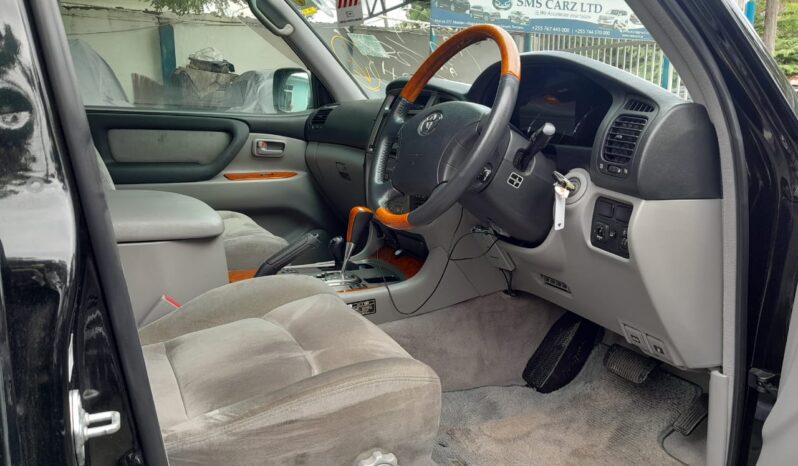 
								Toyota LandCruiser full									